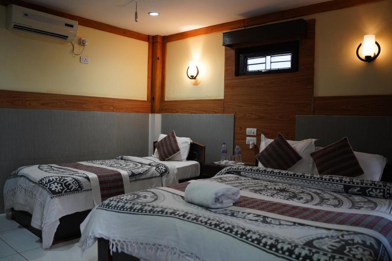 Chitwan Riverside Resort โซราฮา ภายนอก รูปภาพ