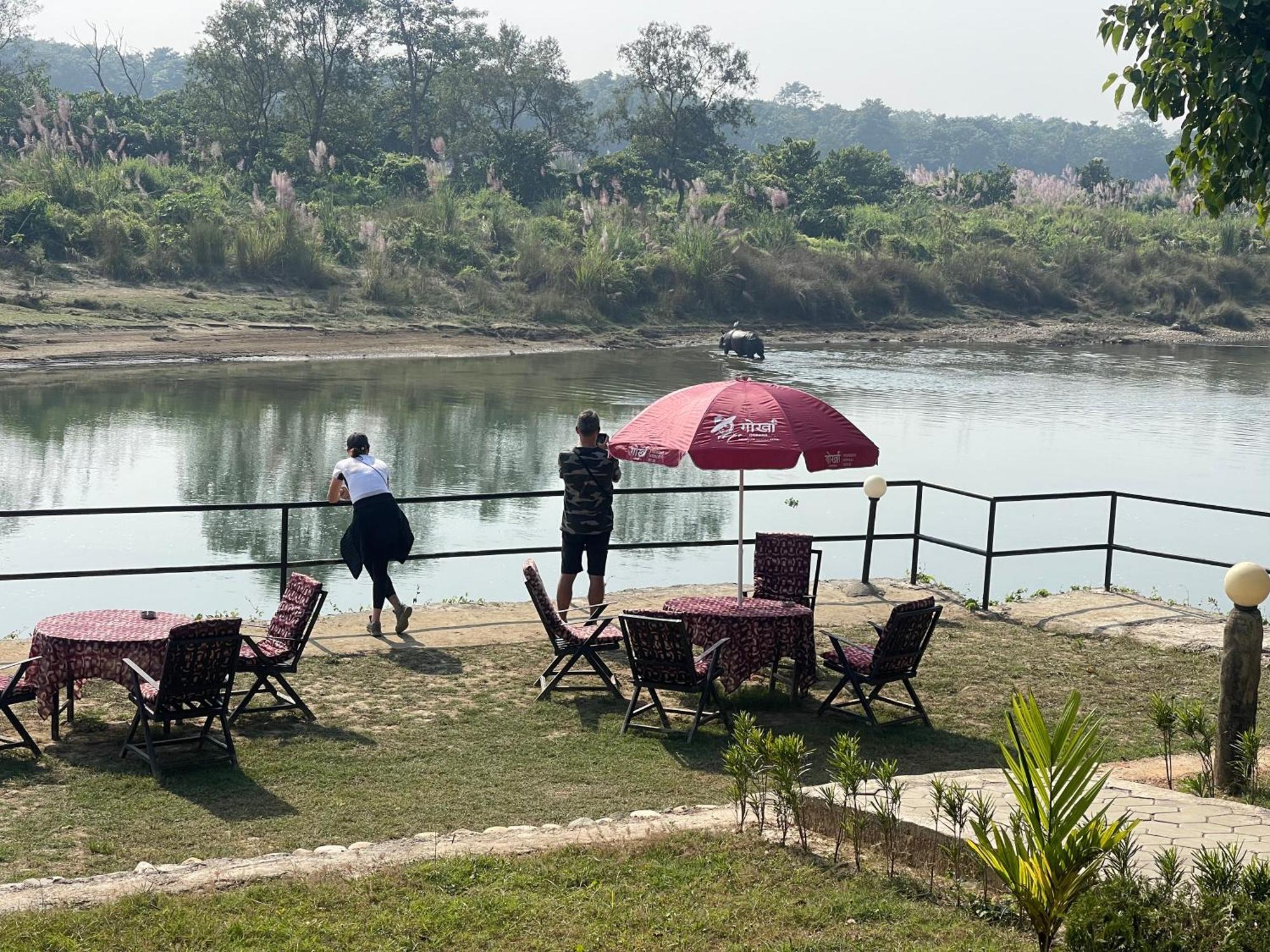 Chitwan Riverside Resort โซราฮา ภายนอก รูปภาพ