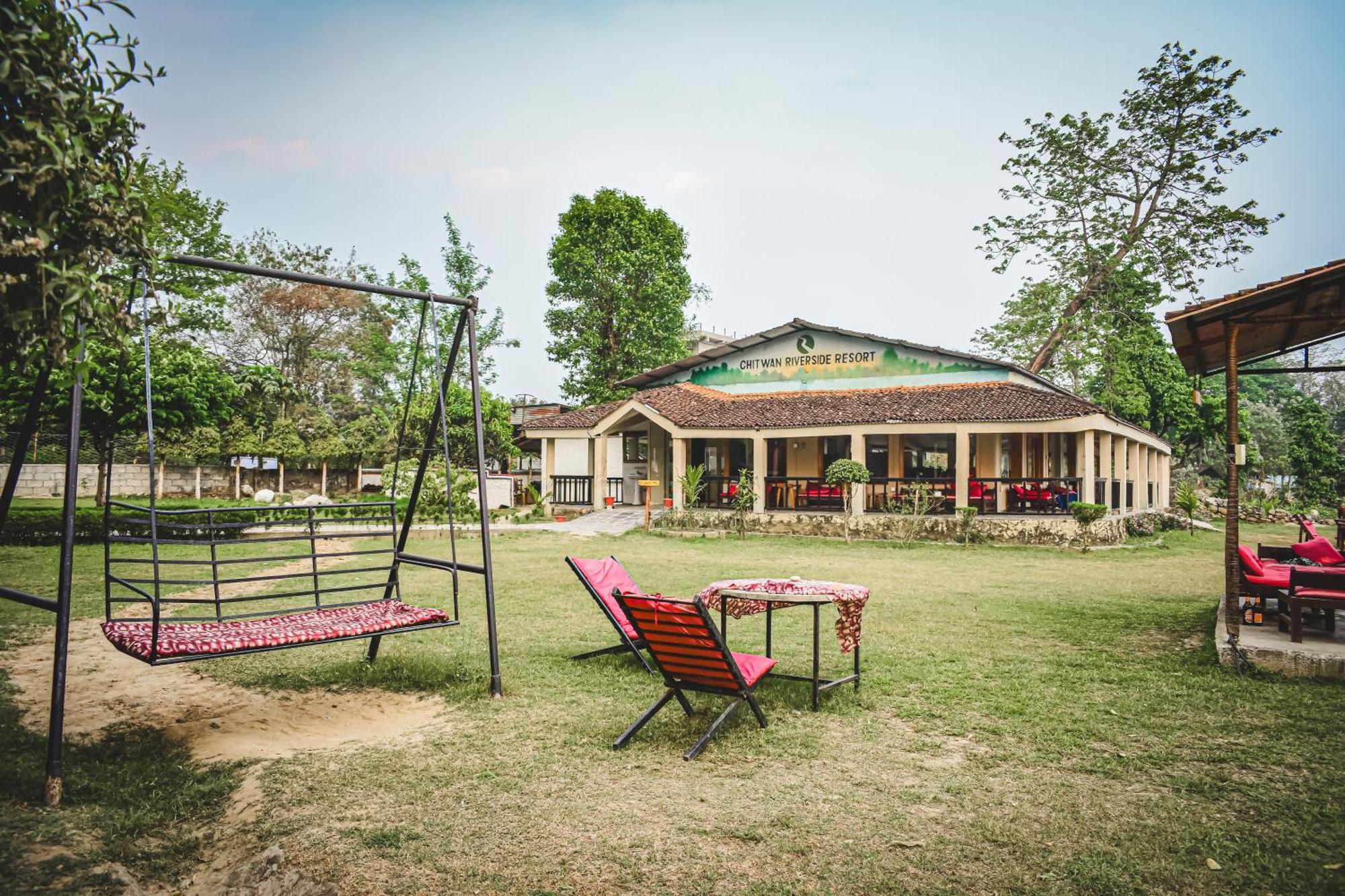 Chitwan Riverside Resort โซราฮา ภายนอก รูปภาพ