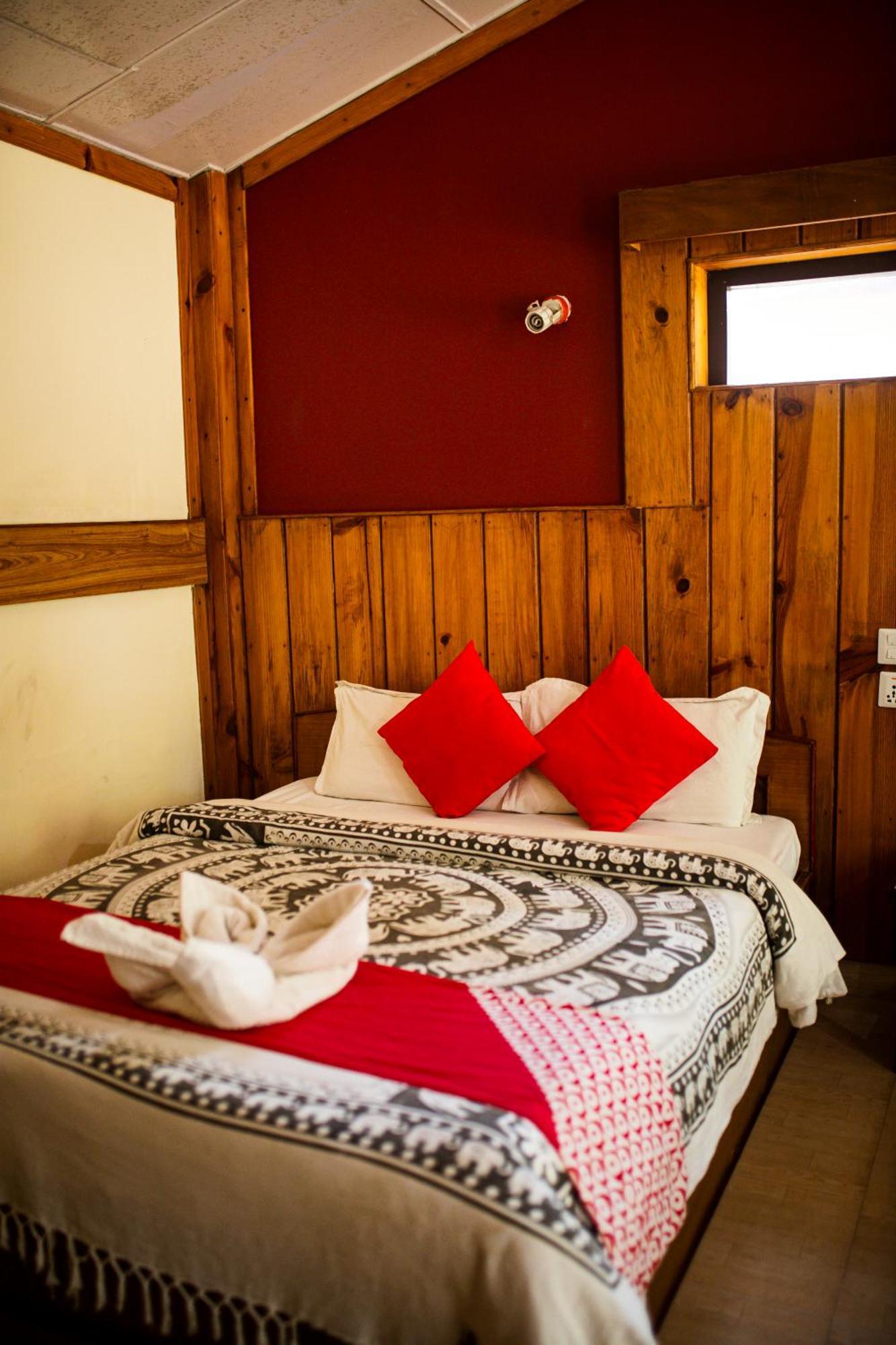 Chitwan Riverside Resort โซราฮา ภายนอก รูปภาพ
