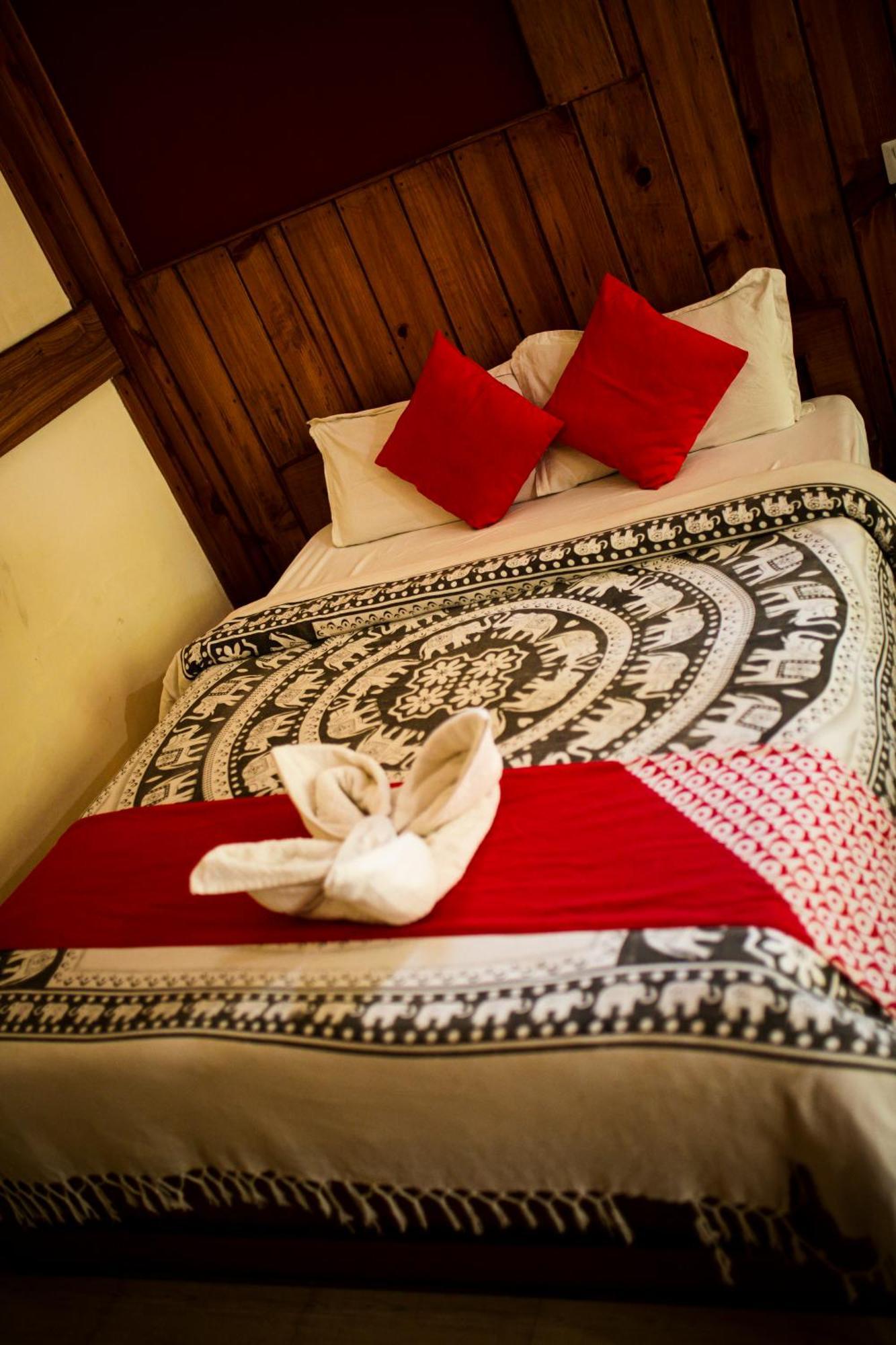 Chitwan Riverside Resort โซราฮา ภายนอก รูปภาพ