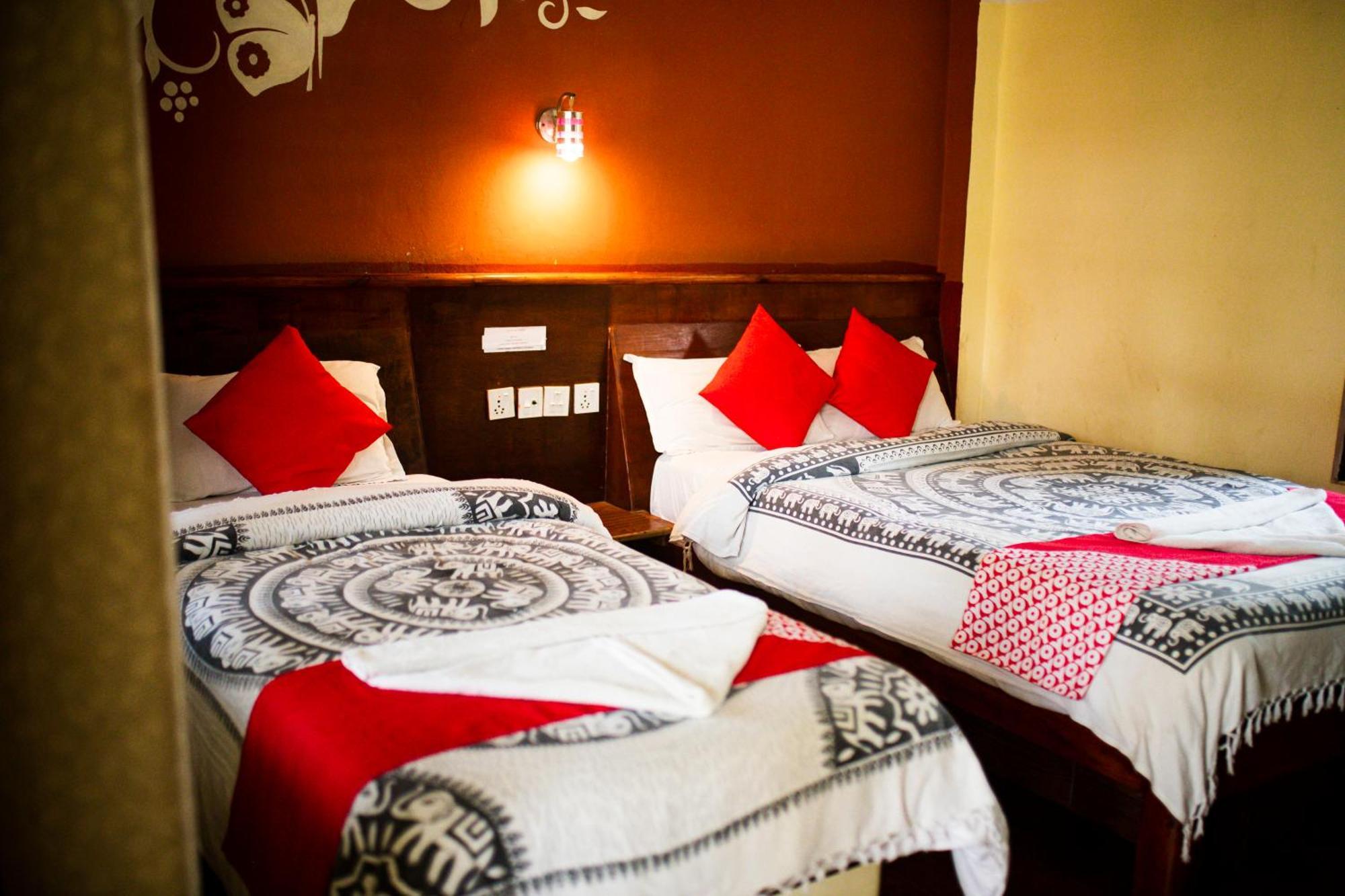 Chitwan Riverside Resort โซราฮา ภายนอก รูปภาพ