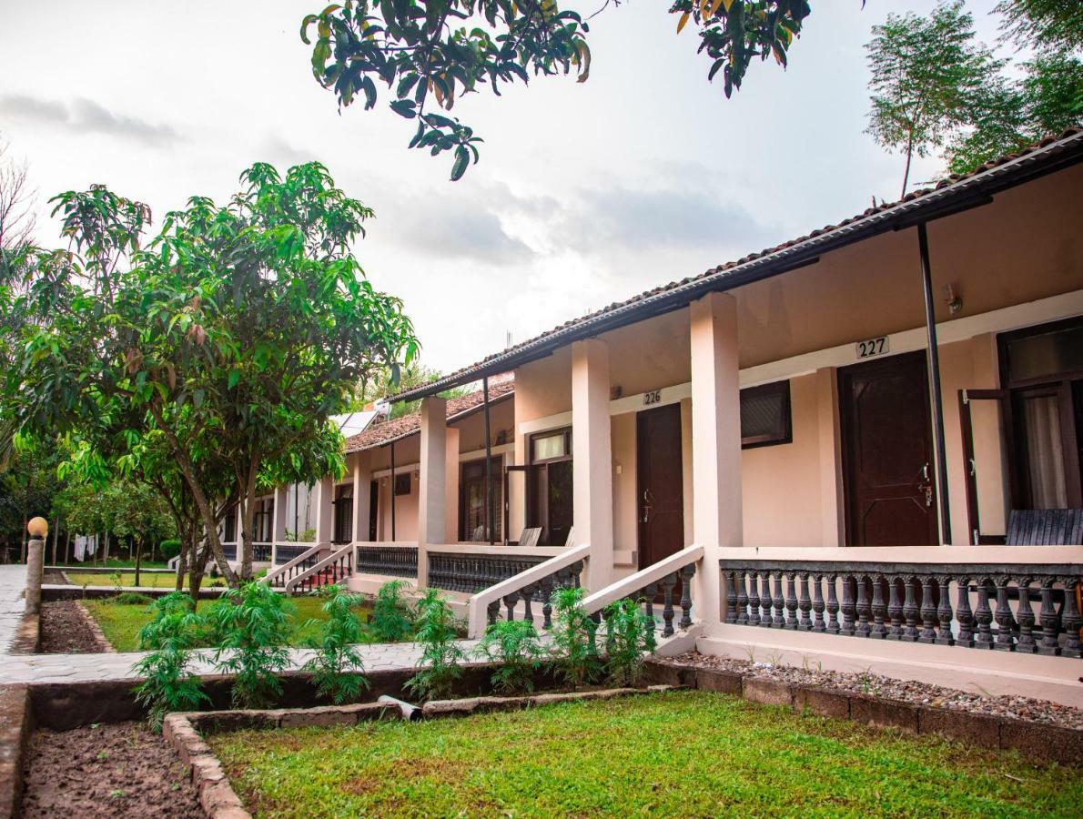Chitwan Riverside Resort โซราฮา ภายนอก รูปภาพ