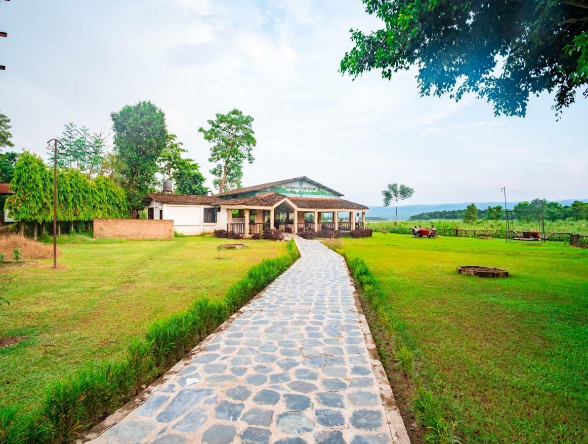 Chitwan Riverside Resort โซราฮา ภายนอก รูปภาพ