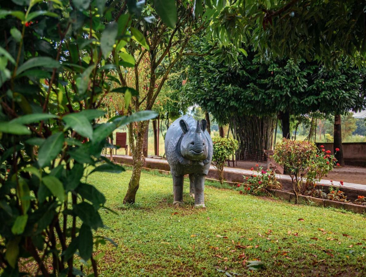 Chitwan Riverside Resort โซราฮา ภายนอก รูปภาพ