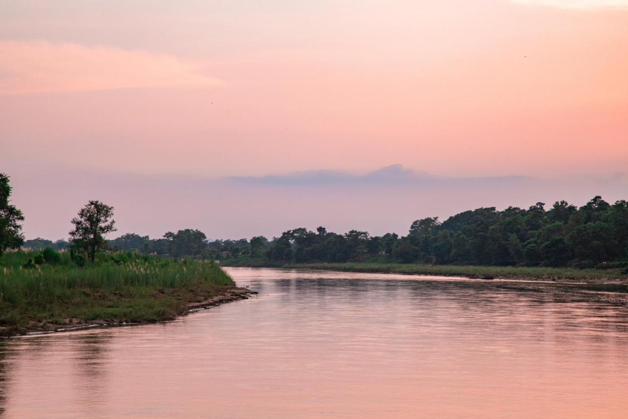Chitwan Riverside Resort โซราฮา ภายนอก รูปภาพ