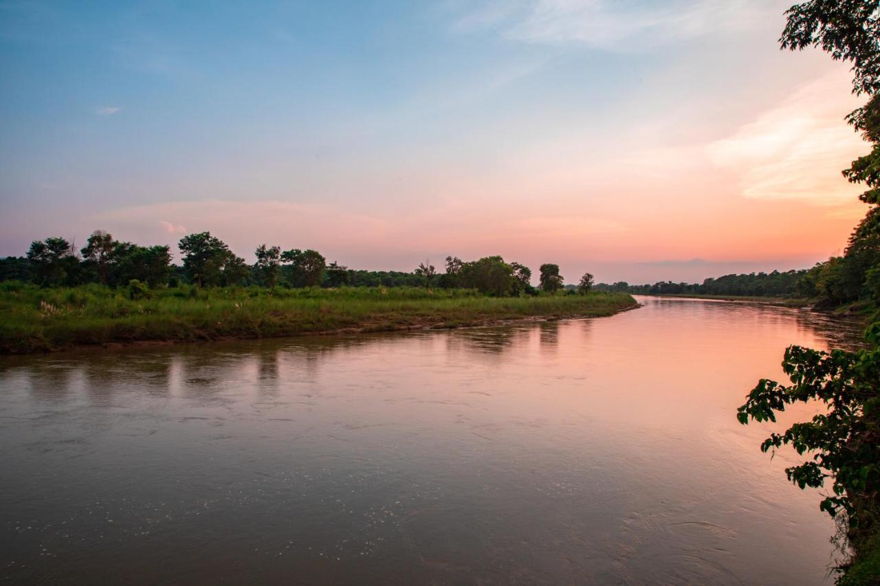 Chitwan Riverside Resort โซราฮา ภายนอก รูปภาพ